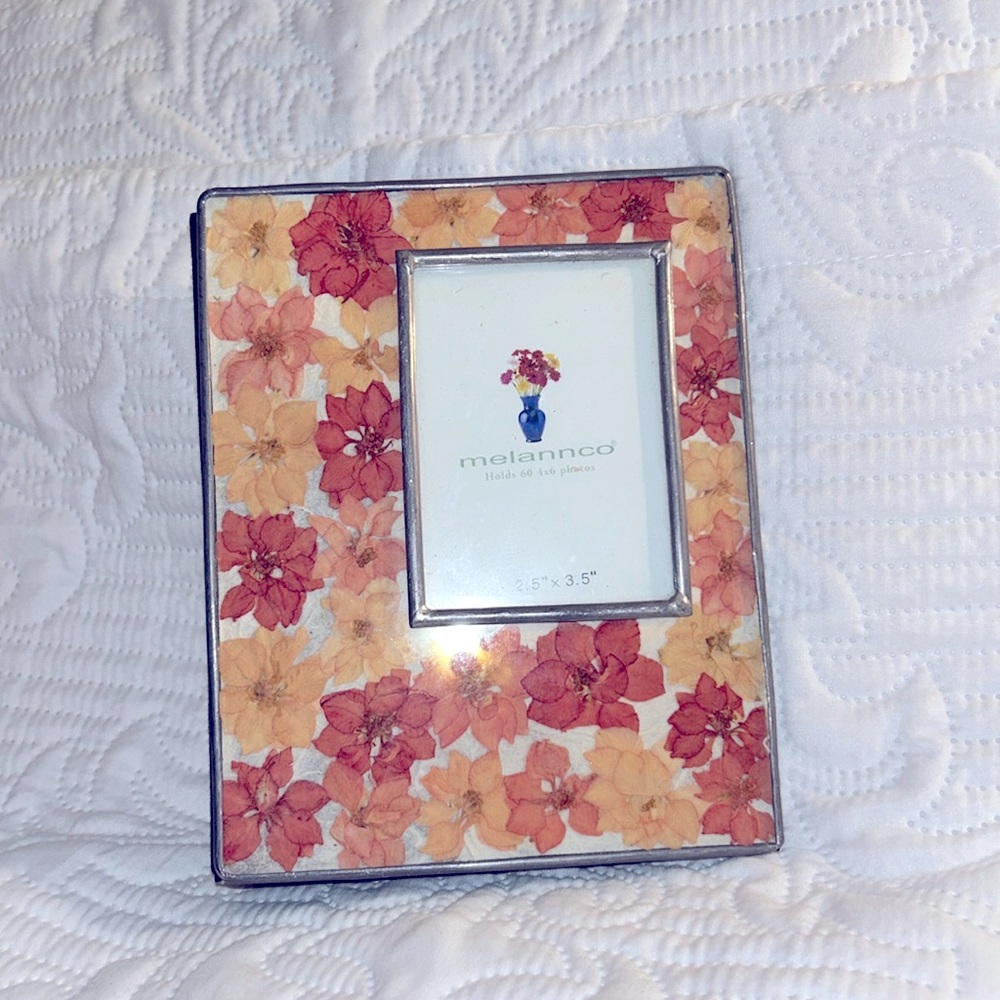 Melannco New pressed dried flowers glass photo album holds 60 4x6” pics NWOT